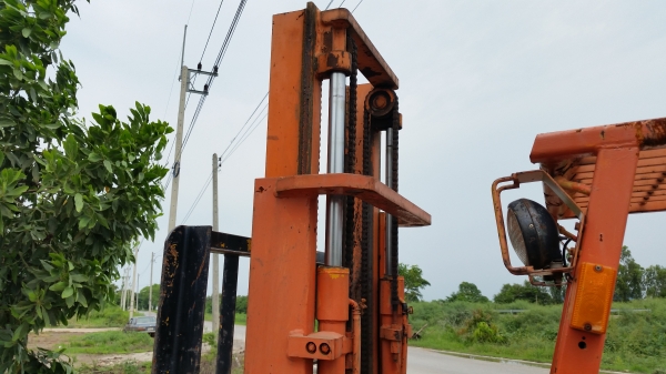 ขายด่วนรถยก TOYOTA 4FGยก1.5ตันเสาสูง3เมตรยางตันหน้าหลังรถนอกนำเข้ายังไม่เคยใช้งานในเมืองไทยเลย=รุ่นใหม่ขายถูกๆๆ