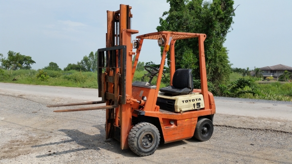 ขายด่วนรถยก TOYOTA 4FGยก1.5ตันเสาสูง3เมตรยางตันหน้าหลังรถนอกนำเข้ายังไม่เคยใช้งานในเมืองไทยเลย=รุ่นใหม่ขายถูกๆๆ