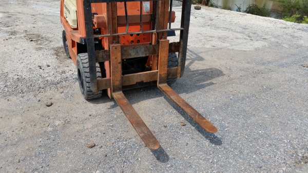 ขายด่วนรถยก TOYOTA 4FGยก1.5ตันเสาสูง3เมตรยางตันหน้าหลังรถนอกนำเข้ายังไม่เคยใช้งานในเมืองไทยเลย=รุ่นใหม่ขายถูกๆๆ