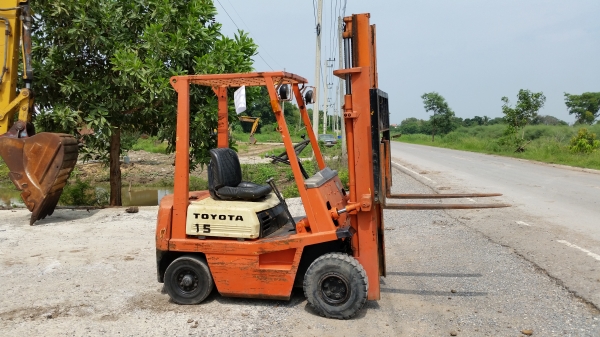 ขายด่วนรถยก TOYOTA 4FGยก1.5ตันเสาสูง3เมตรยางตันหน้าหลังรถนอกนำเข้ายังไม่เคยใช้งานในเมืองไทยเลย=รุ่นใหม่ขายถูกๆๆ