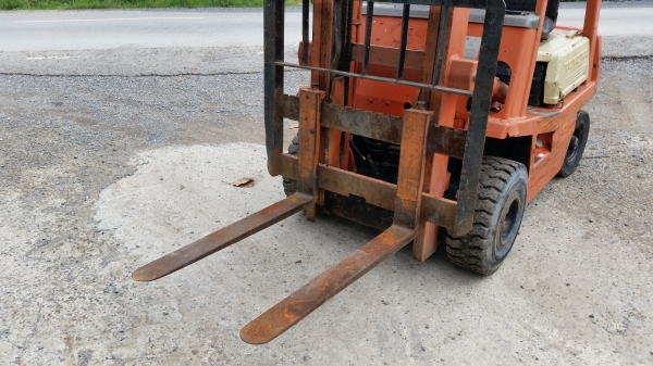 ขายด่วนรถยก TOYOTA 4FGยก1.5ตันเสาสูง3เมตรยางตันหน้าหลังรถนอกนำเข้ายังไม่เคยใช้งานในเมืองไทยเลย=รุ่นใหม่ขายถูกๆๆ