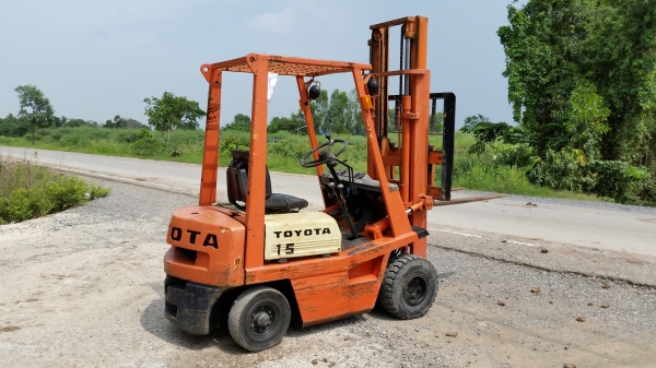 ขายด่วนรถยก TOYOTA 4FGยก1.5ตันเสาสูง3เมตรยางตันหน้าหลังรถนอกนำเข้ายังไม่เคยใช้งานในเมืองไทยเลย=รุ่นใหม่ขายถูกๆๆ