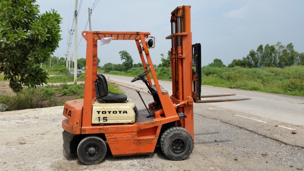 ขายด่วนรถยก TOYOTA 4FGยก1.5ตันเสาสูง3เมตรยางตันหน้าหลังรถนอกนำเข้ายังไม่เคยใช้งานในเมืองไทยเลย=รุ่นใหม่ขายถูกๆๆ