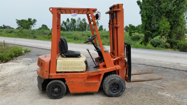 ขายด่วนรถยก TOYOTA 4FGยก1.5ตันเสาสูง3เมตรยางตันหน้าหลังรถนอกนำเข้ายังไม่เคยใช้งานในเมืองไทยเลย=รุ่นใหม่ขายถูกๆๆ