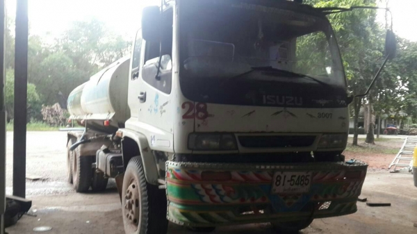 สิบล้อ แม่ลูก2เพา  อีซูซุ ยูโรทู 270 ปี46 บรรทุกน้ำ สภาพเดิมสวยพร้อมใช้งาน ทะเบียนพร้อมโอน ราคา1,250,000บ ต่อรอง