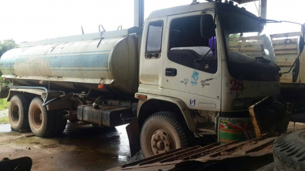 สิบล้อ แม่ลูก2เพา  อีซูซุ ยูโรทู 270 ปี46 บรรทุกน้ำ สภาพเดิมสวยพร้อมใช้งาน ทะเบียนพร้อมโอน ราคา1,250,000บ ต่อรอง