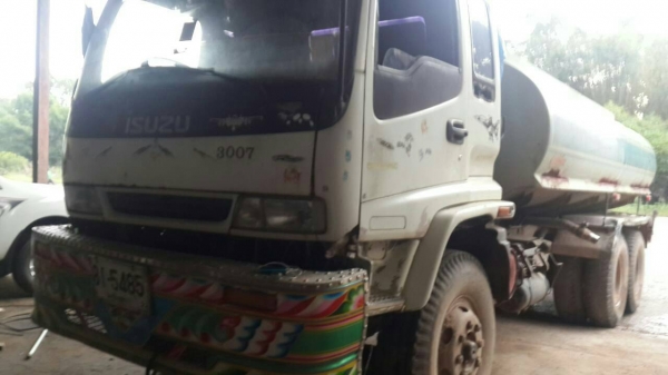 สิบล้อ แม่ลูก2เพา  อีซูซุ ยูโรทู 270 ปี46 บรรทุกน้ำ สภาพเดิมสวยพร้อมใช้งาน ทะเบียนพร้อมโอน ราคา1,250,000บ ต่อรอง