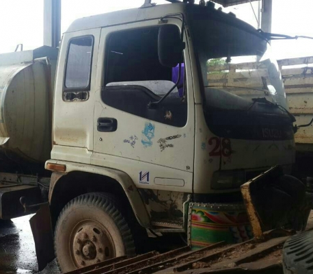 สิบล้อ แม่ลูก2เพา  อีซูซุ ยูโรทู 270 ปี46 บรรทุกน้ำ สภาพเดิมสวยพร้อมใช้งาน ทะเบียนพร้อมโอน ราคา1,250,000บ ต่อรอง