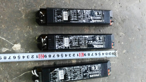 บัลลาสต์ไฟฟ้าอิเล็คทรอนิกส์ฟิลิปส์ ขนาด 36*2 W. ใช้ต่อได้พร้อมกันสองหลอด มือสอง(มีเยอะ )