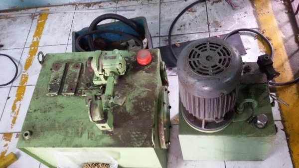 ขายถังไฮโดรลิก 2ใบ