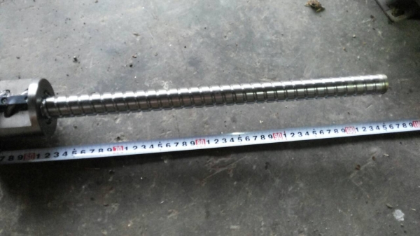 บอลสกรูที่มีความละเอียดสูงขนาด 25 มม.ยาว 108 ซม. ใช้ทำงานประกอบเครื่องจักรต่างๆได้ดี หมุนง่ายเบาแรง