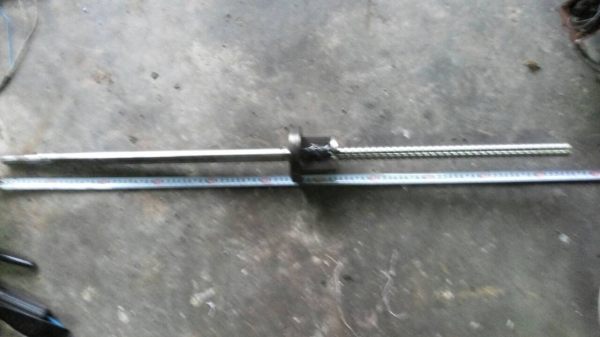 บอลสกรูที่มีความละเอียดสูงขนาด 25 มม.ยาว 108 ซม. ใช้ทำงานประกอบเครื่องจักรต่างๆได้ดี หมุนง่ายเบาแรง