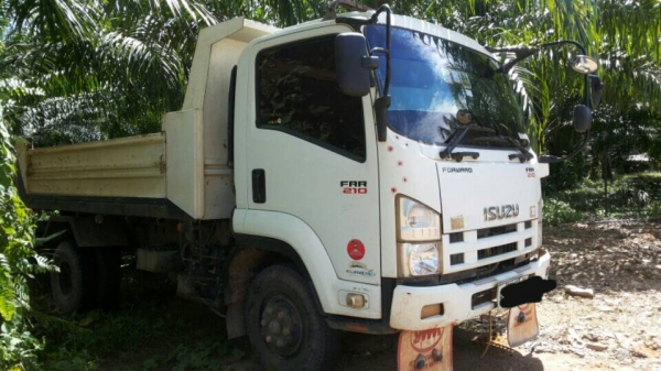 ขายรถชุด 3 คัน 1.CAT 315D 8000 ชม.เอกสารอินวอย 2.ISUZU FRR 210 แรงม้าปี 2554 ไมล์ 170000 กม.3.ISUZU FRR 190 แรงม้าปี 2554 ไมล์ 140000 กม.ราคา 3300000