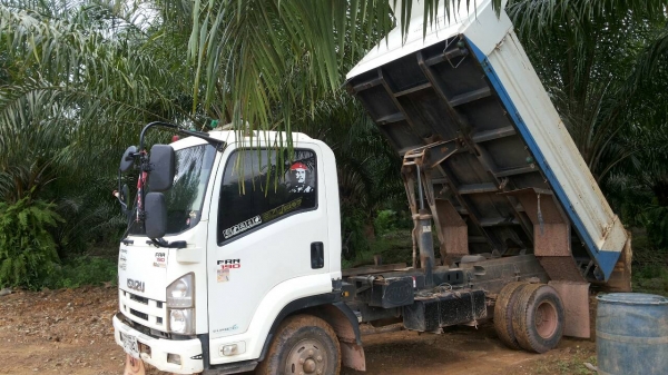 ขายรถชุด 3 คัน 1.CAT 315D 8000 ชม.เอกสารอินวอย 2.ISUZU FRR 210 แรงม้าปี 2554 ไมล์ 170000 กม.3.ISUZU FRR 190 แรงม้าปี 2554 ไมล์ 140000 กม.ราคา 3300000