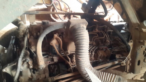 รถฮีโน่ 10 ล้อ บรรทุกน้ำ  KT - 920  / 185 แรงม้า.   สนใจติดต่อ  081 - 6079515