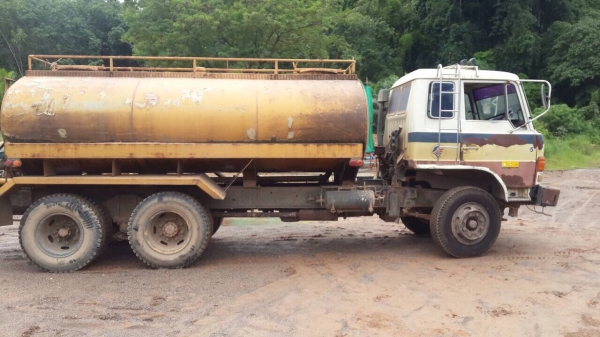 รถฮีโน่ 10 ล้อ บรรทุกน้ำ  KT - 920  / 185 แรงม้า.   สนใจติดต่อ  081 - 6079515