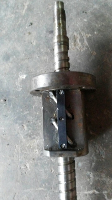 บอลสกรูที่มีความละเอียดสูงขนาด 25 มม.ยาว 80 ซม. ใช้ทำงานประกอบเครื่องจักรต่างๆได้ดี