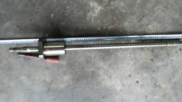 บอลสกรูที่มีความละเอียดสูงขนาด 25 มม.ยาว 80 ซม. ใช้ทำงานประกอบเครื่องจักรต่างๆได้ดี