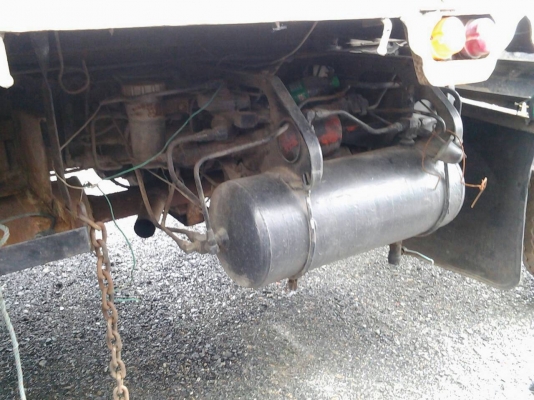 ขายรถบรรทุก 10 ล้อรั้วคอกเหล็ก MITSUBISHI FN527MA เครื่อง JO8C 260 แรงม้า 2 เพลา มีระบบลากพ่วง ราคา 550000