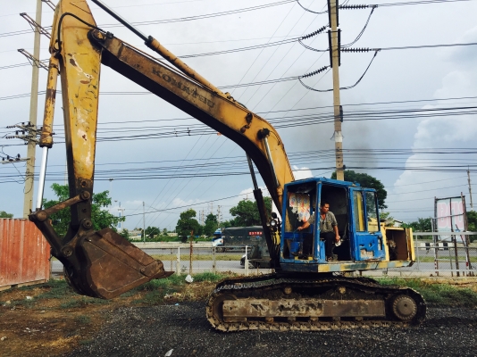 ขายKOMATSU PC200-3 สภาพใช้งานได้ ช่วงล่างสวย