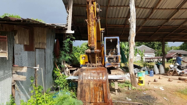 ขายแบคโฮ HITACHI EX120-2 สภาพใช้งานได้ปกติ เครื่อง 6BD1 165 แรงม้า ปั้มดี ช่วงล่างใบแทรคมีหักบ้าง ราคาต่อรองได้ครับ