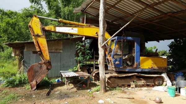 ขายแบคโฮ HITACHI EX120-2 สภาพใช้งานได้ปกติ เครื่อง 6BD1 165 แรงม้า ปั้มดี ช่วงล่างใบแทรคมีหักบ้าง ราคาต่อรองได้ครับ