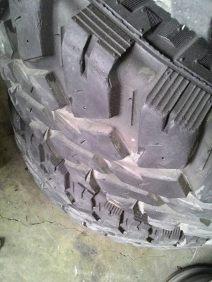 ยาง MAXXIS BIGHORN 764 MT 31-10.5-15 ปี13 1ชุด ครับ สดๆ ยาง MAXXIS BIGHORN 764 MT 31-10.5-15 ปี13 1ชุด ครับ สดๆ