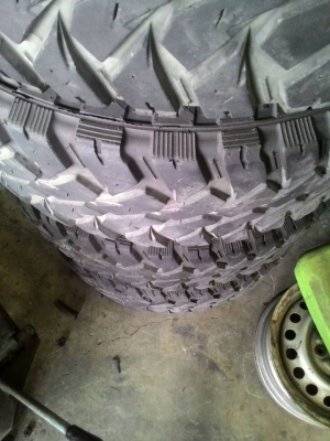 ยาง MAXXIS BIGHORN 764 MT 31-10.5-15 ปี13 1ชุด ครับ สดๆ ยาง MAXXIS BIGHORN 764 MT 31-10.5-15 ปี13 1ชุด ครับ สดๆ