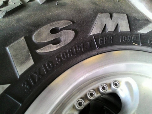 ยาง MAXXIS BIGHORN 764 MT 31-10.5-15 ปี13 1ชุด ครับ สดๆ ยาง MAXXIS BIGHORN 764 MT 31-10.5-15 ปี13 1ชุด ครับ สดๆ