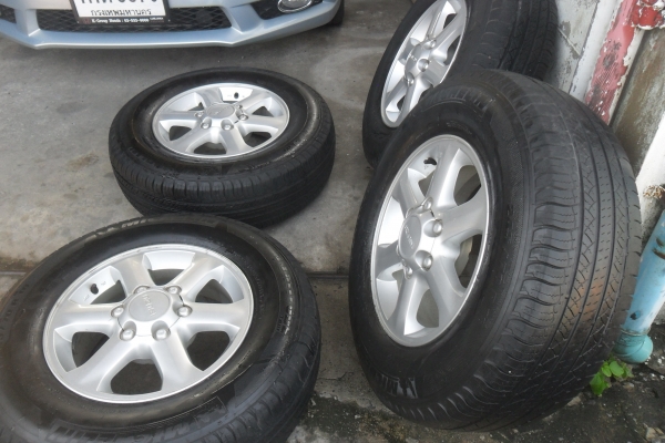 ล้อแม็ก16นิ้ว 6รู อีซุสุ พร้อมยาง สวยๆ 4 ล้อ ราคา 6700 บาท