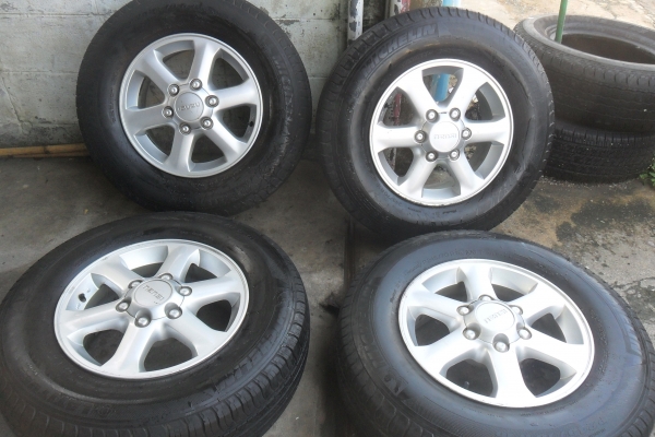 ล้อแม็ก16นิ้ว 6รู อีซุสุ พร้อมยาง สวยๆ 4 ล้อ ราคา 6700 บาท