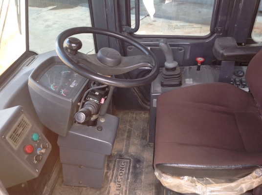 รถตักล้อยาง