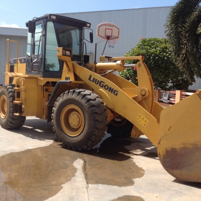 รถตักล้อยาง