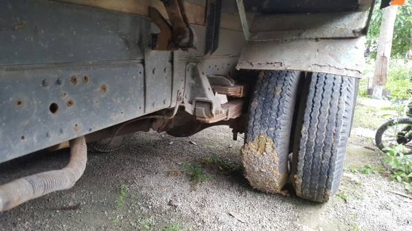 รถอีซุซุ 6 ล้อดั้ม NPR / เปลื่ยนเครื่อง 125 แรงม้า ปี 46.    สนใจติดต่อ  081 - 6079515