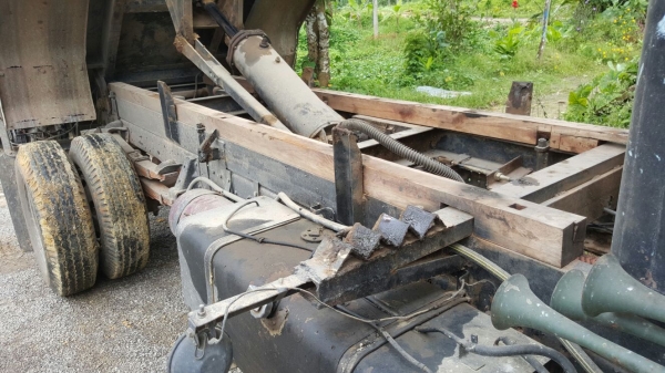 รถอีซุซุ 6 ล้อดั้ม NPR / เปลื่ยนเครื่อง 125 แรงม้า ปี 46.    สนใจติดต่อ  081 - 6079515