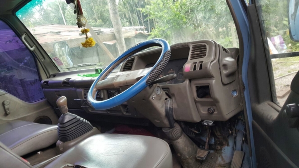 รถอีซุซุ 6 ล้อดั้ม NPR / เปลื่ยนเครื่อง 125 แรงม้า ปี 46.    สนใจติดต่อ  081 - 6079515