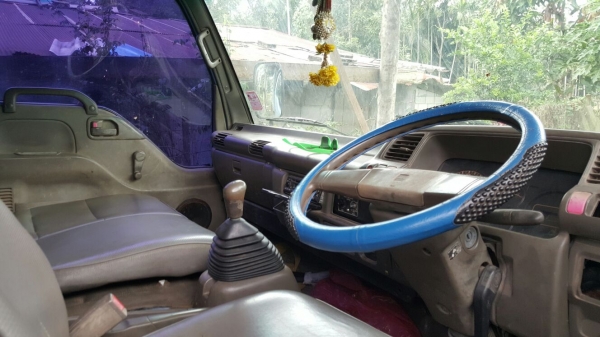 รถอีซุซุ 6 ล้อดั้ม NPR / เปลื่ยนเครื่อง 125 แรงม้า ปี 46.    สนใจติดต่อ  081 - 6079515