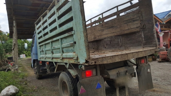 รถอีซุซุ 6 ล้อดั้ม NPR / เปลื่ยนเครื่อง 125 แรงม้า ปี 46.    สนใจติดต่อ  081 - 6079515