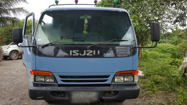 รถอีซุซุ 6 ล้อดั้ม NPR / เปลื่ยนเครื่อง 125 แรงม้า ปี 46.    สนใจติดต่อ  081 - 6079515