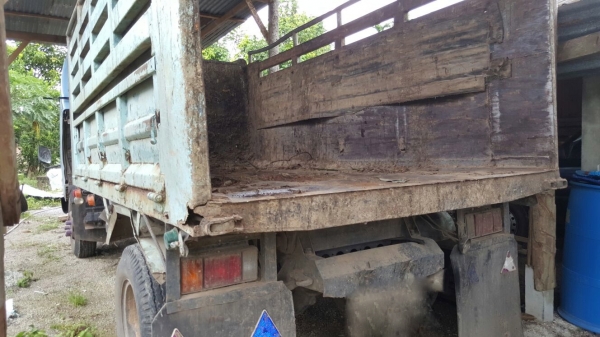 รถอีซุซุ 6 ล้อดั้ม NPR / เปลื่ยนเครื่อง 125 แรงม้า ปี 46.    สนใจติดต่อ  081 - 6079515