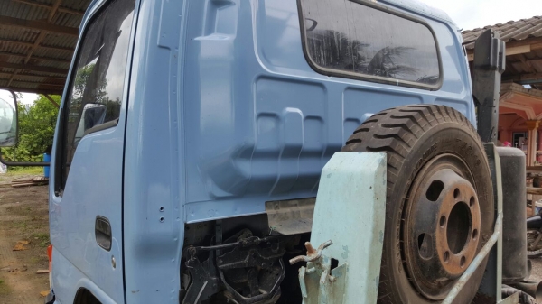 รถอีซุซุ 6 ล้อดั้ม NPR / เปลื่ยนเครื่อง 125 แรงม้า ปี 46.    สนใจติดต่อ  081 - 6079515