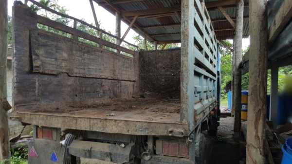 รถอีซุซุ 6 ล้อดั้ม NPR / เปลื่ยนเครื่อง 125 แรงม้า ปี 46.    สนใจติดต่อ  081 - 6079515