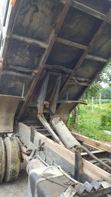 รถอีซุซุ 6 ล้อดั้ม NPR / เปลื่ยนเครื่อง 125 แรงม้า ปี 46.    สนใจติดต่อ  081 - 6079515