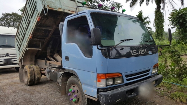 รถอีซุซุ 6 ล้อดั้ม NPR / เปลื่ยนเครื่อง 125 แรงม้า ปี 46.    สนใจติดต่อ  081 - 6079515