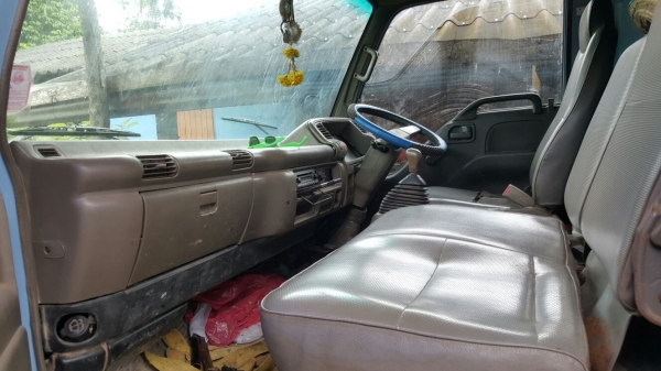 รถอีซุซุ 6 ล้อดั้ม NPR / เปลื่ยนเครื่อง 125 แรงม้า ปี 46.    สนใจติดต่อ  081 - 6079515