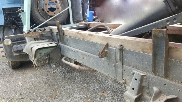 รถอีซุซุ 6 ล้อดั้ม NPR / เปลื่ยนเครื่อง 125 แรงม้า ปี 46.    สนใจติดต่อ  081 - 6079515