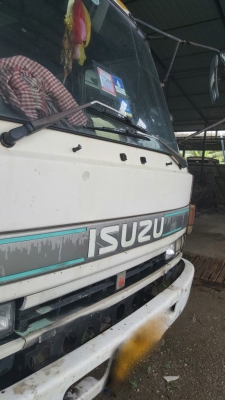 รถอีซูซุ 10 ล้อ หลังถนน FVM 175 แรงม้า.  ปี 38   สนใจติดต่อ  081 - 6079515