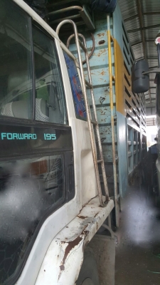 รถอีซูซุ 10 ล้อ หลังถนน FVM 175 แรงม้า.  ปี 38   สนใจติดต่อ  081 - 6079515