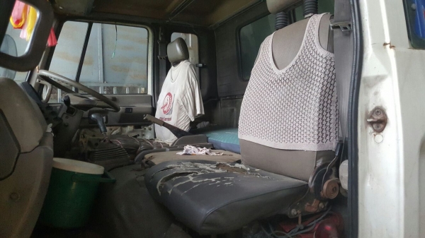 รถอีซูซุ 10 ล้อ หลังถนน FVM 175 แรงม้า.  ปี 38   สนใจติดต่อ  081 - 6079515