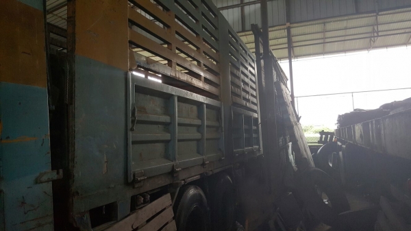 รถอีซูซุ 10 ล้อ หลังถนน FVM 175 แรงม้า.  ปี 38   สนใจติดต่อ  081 - 6079515